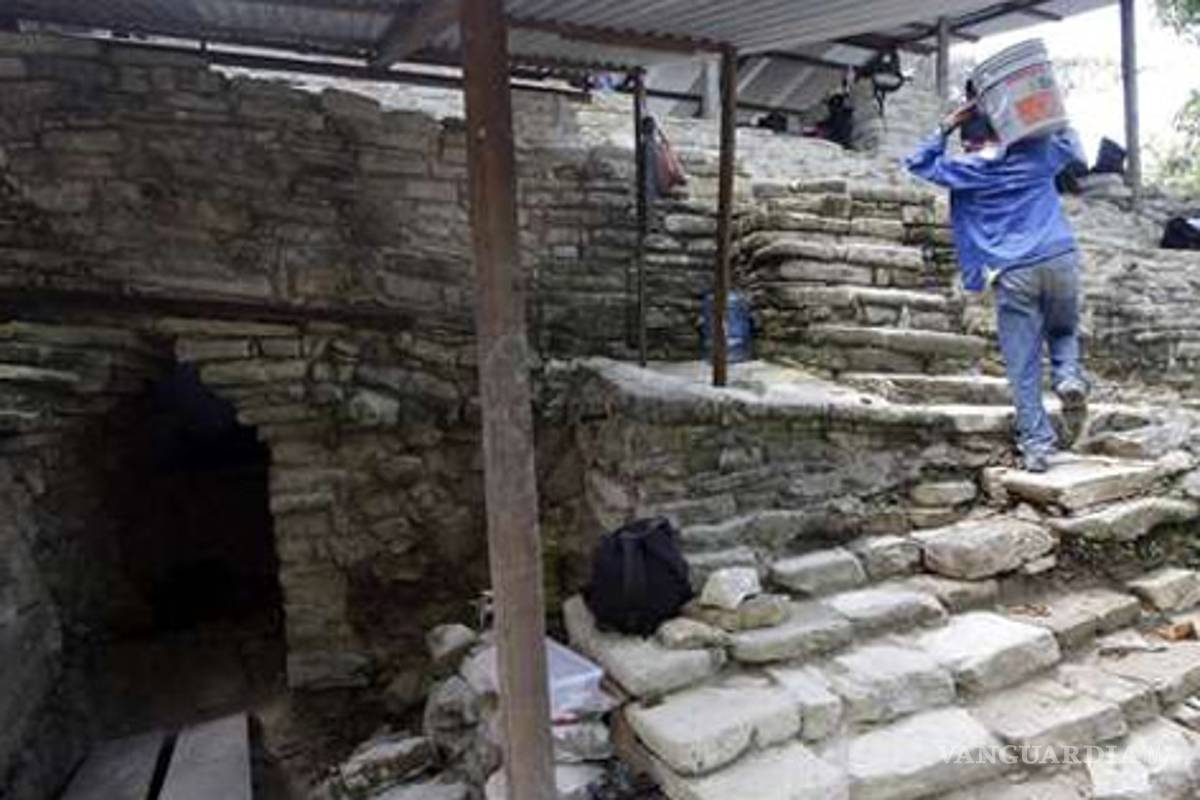Arqueólogos del INAH relacionan el descubrimiento con la tumba de un alto jerarca maya