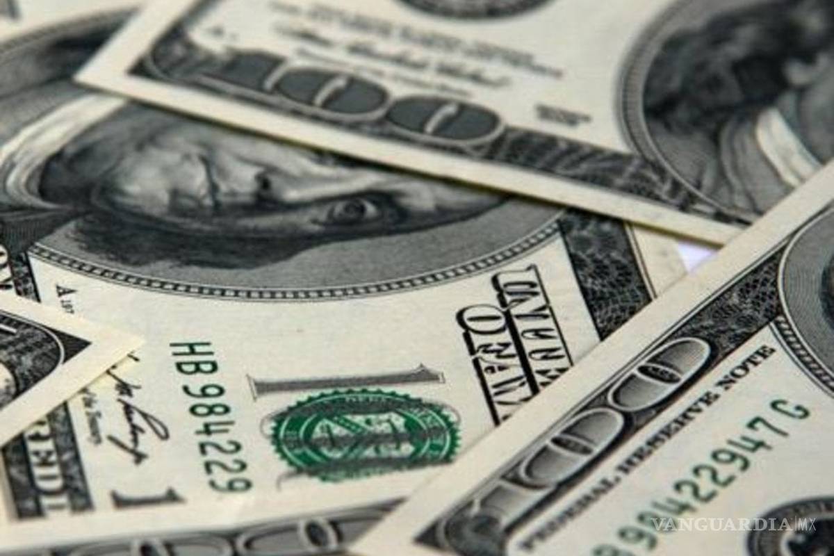 Estados Unidos se queda con el 80% de las comisiones por remesas, informan bancos a AMLO