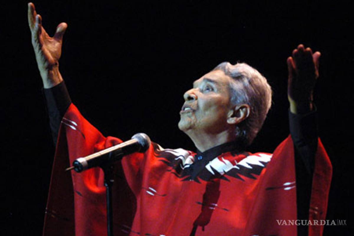 Chavela, la "dama del poncho rojo", en frases