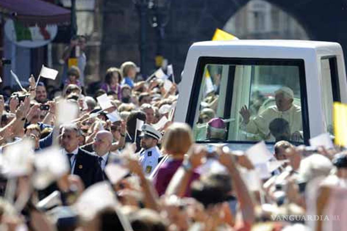 Se reúne el Papa con víctimas de abusos
