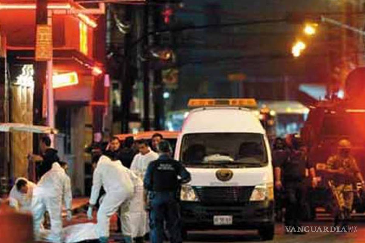 Comando ataca bar 'La Jarrita' en Monterrey; asesina a sujeto
