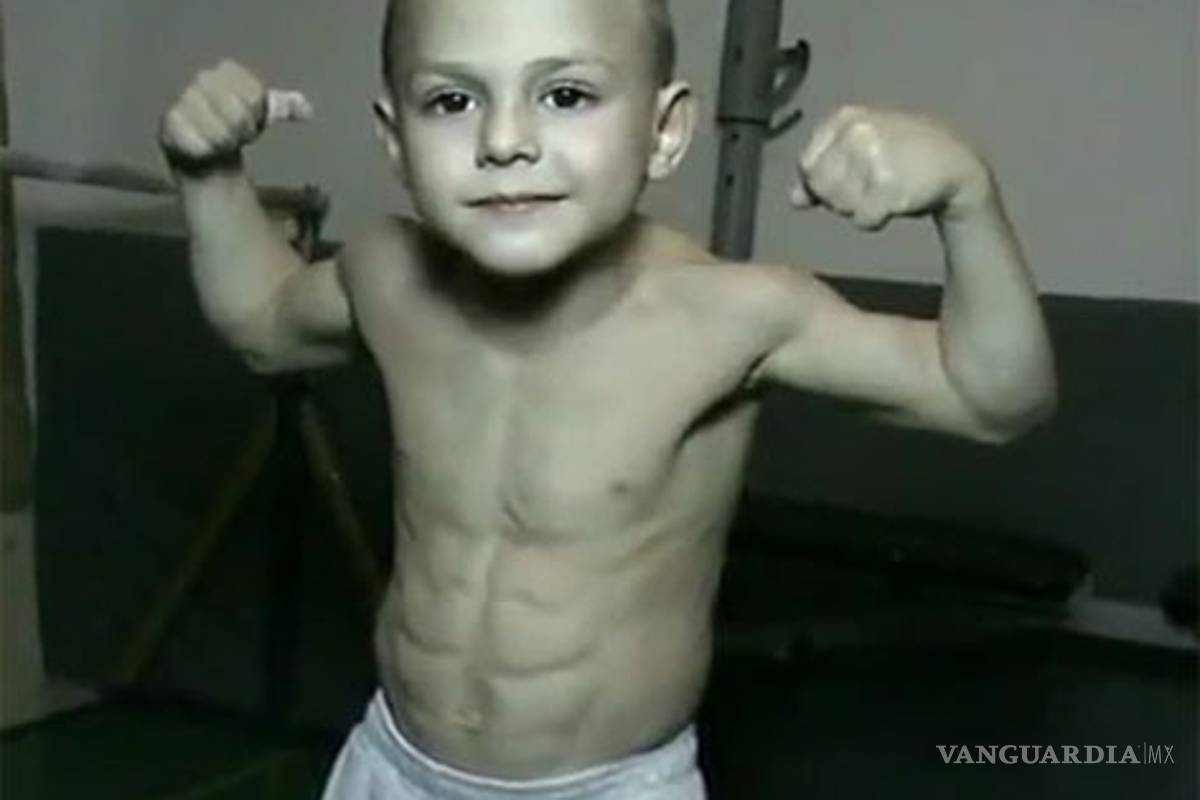 Tiene 7 años y es el niño más fuerte del mundo