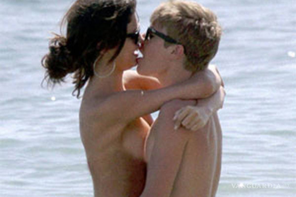 Foto de Justin Bieber y Selena Gómez desnudos en la playa es un completo montaje