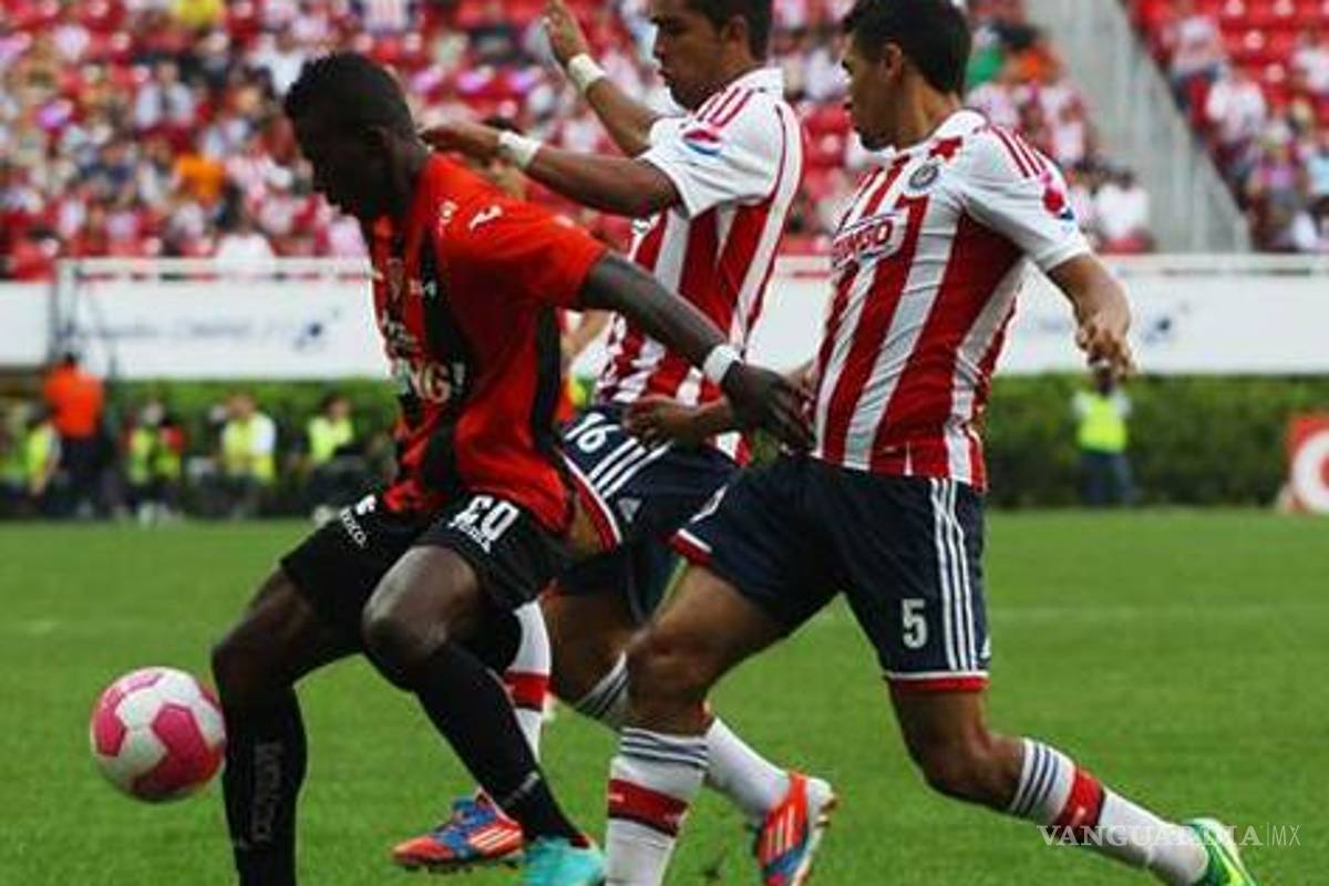 Jaguares casi le saca el partido a las Chivas