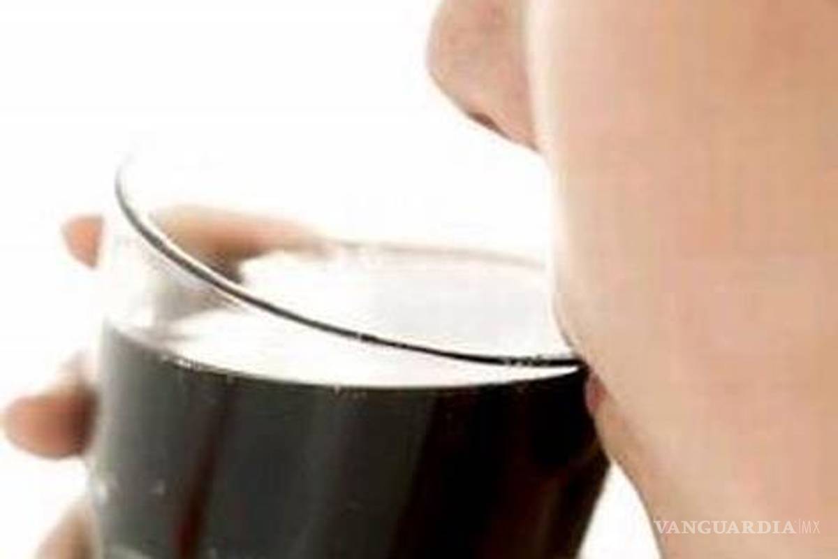 Beber refrescos aumenta riesgo genético de obesidad