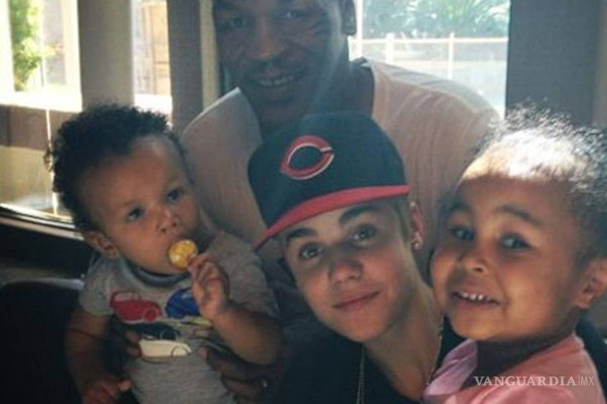 Mike Tyson le da clases de boxeo a Justin Bieber