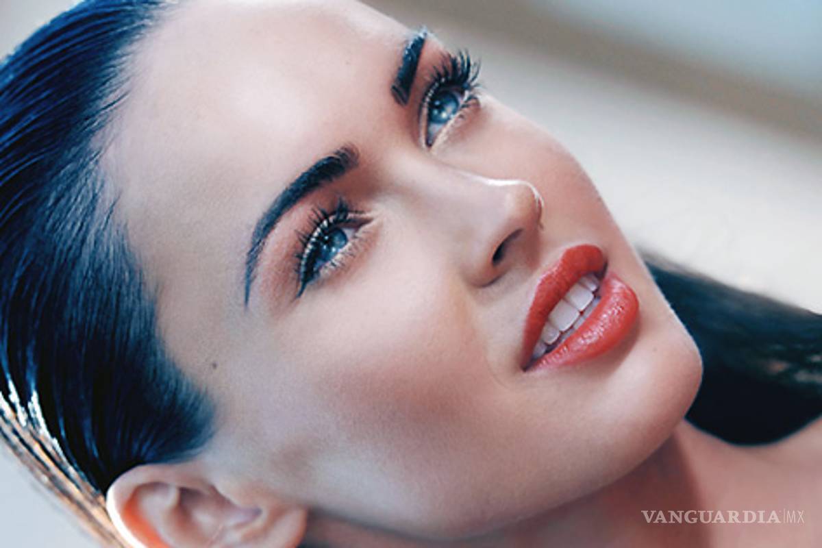 Megan Fox, el rostro de la belleza para Armani (video)