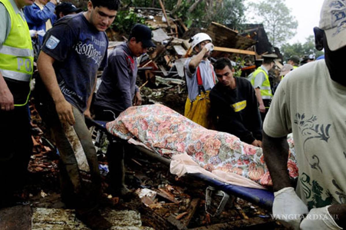 Suman 353 muertos por intensas lluvias en Colombia