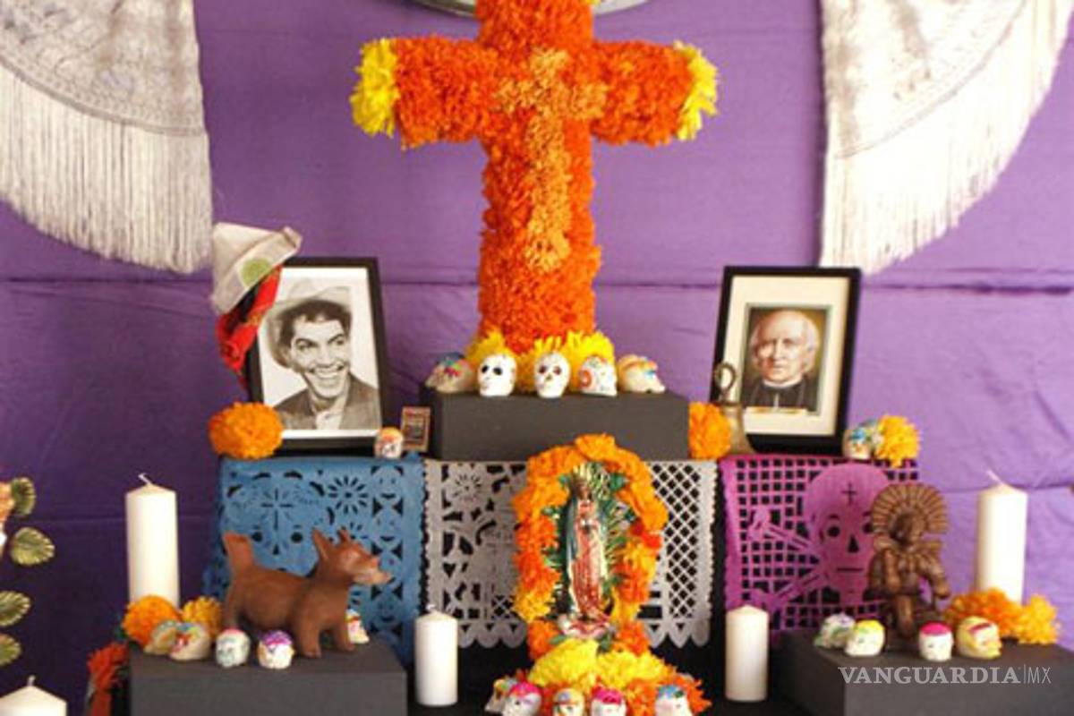 Hidalgo, Cantinflas y Capulina comparten ofrenda