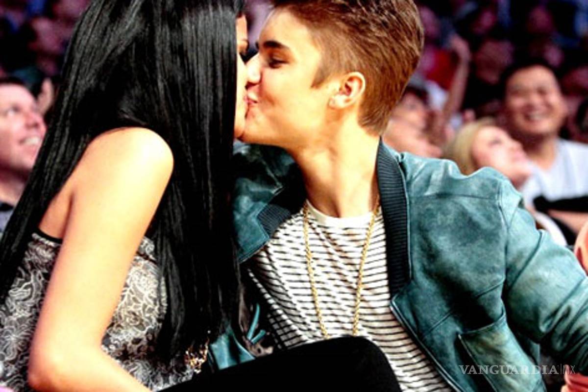 "Aterrador", el primer beso con Selena, recuerda Justin Bieber
