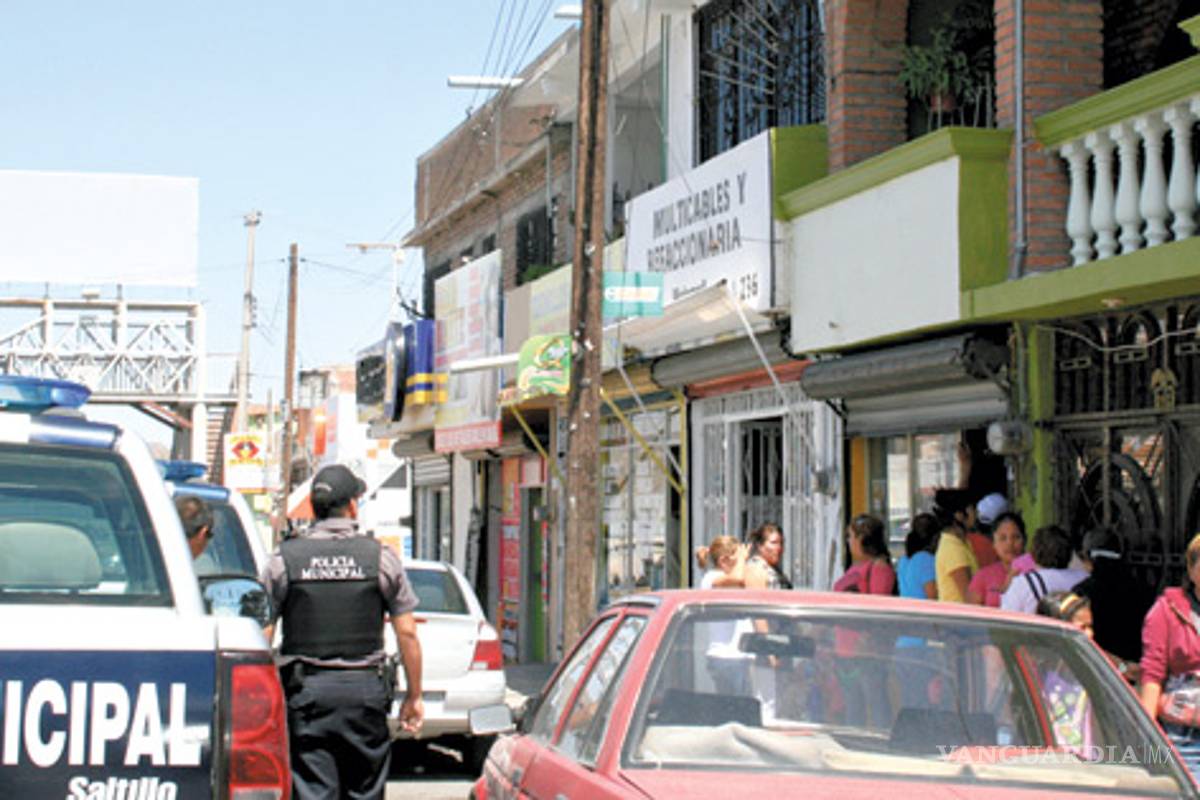 Estafa centro de cobro a cientos de vecinos