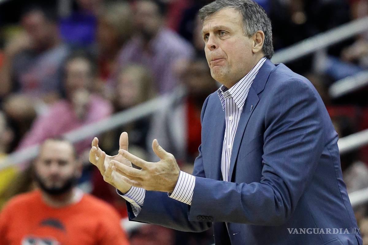 Los Rockets despiden al entrenador Kevin McHale