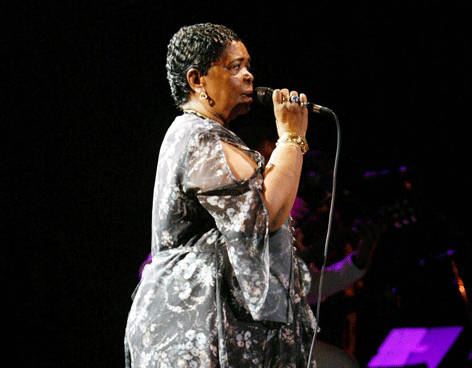 Césaria Évora, la diva de los pies descalzos