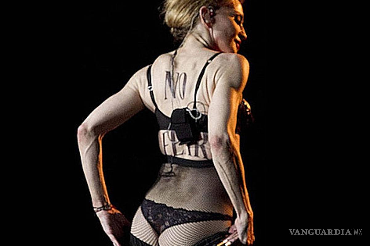 Madonna ahora enseñó la tanga en concierto