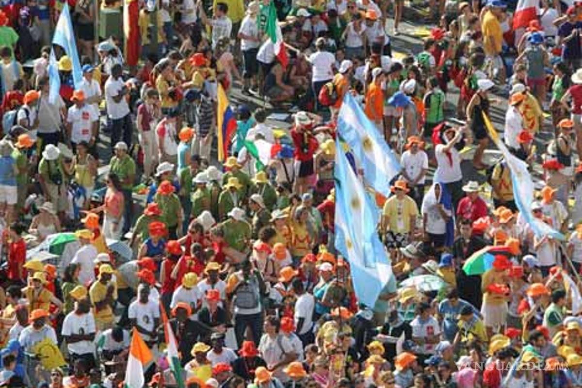 Visita el Papa a una España menos católica y en plena crisis