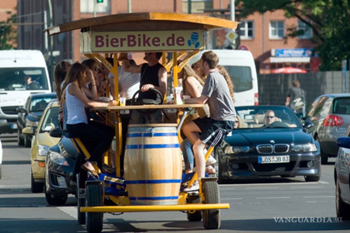 Cerveza sobre ruedas, fenómeno alemán de la "beer bike"
