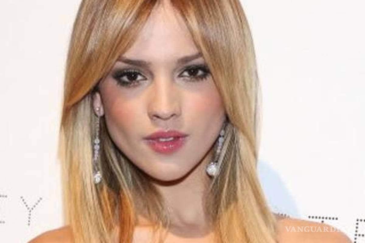 Eiza González encabeza desfile de Gustavo Helguera