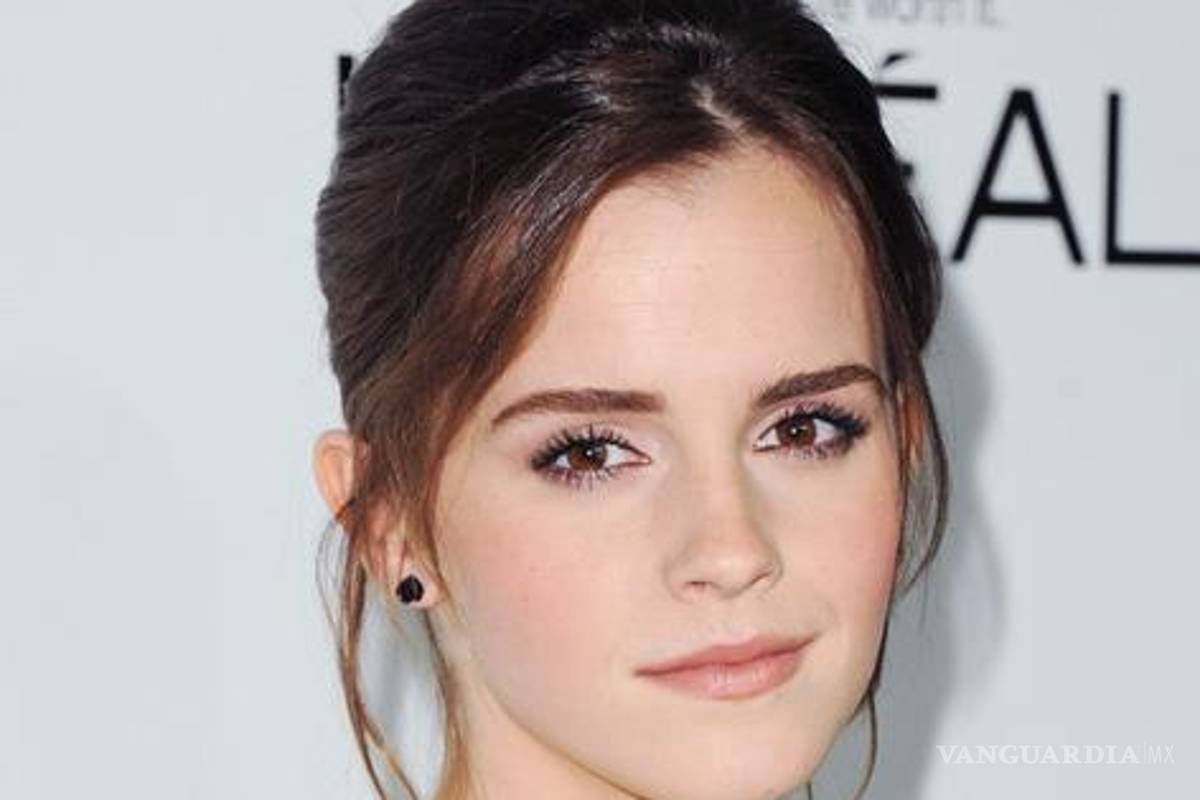 Detienen a Emma Watson en aeropuerto; la confuden con niña