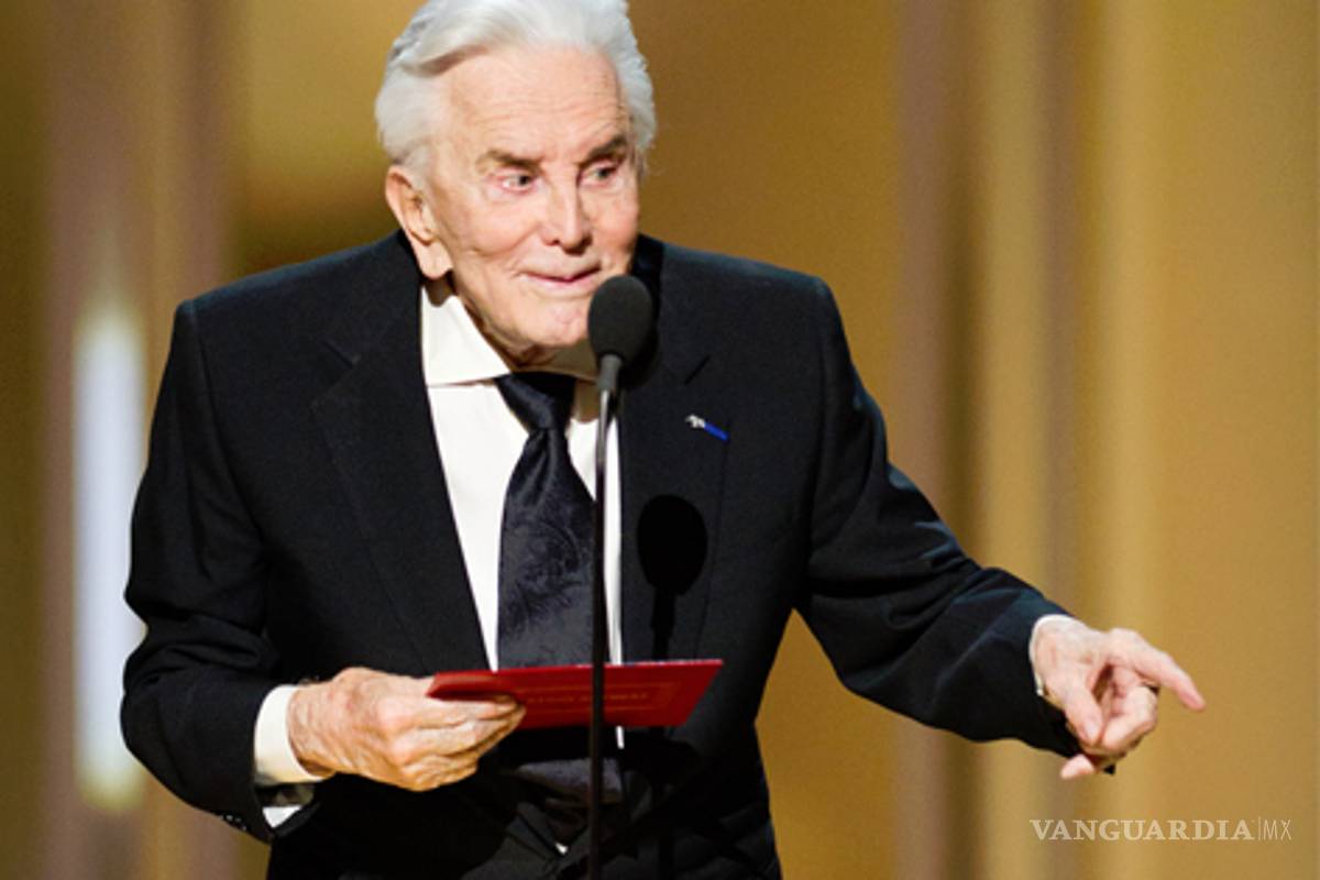 Kirk Douglas se siente como "ídolo adolescente"
