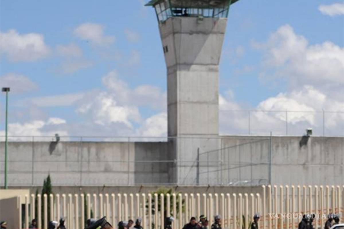 Registran incendio en penal de Puebla