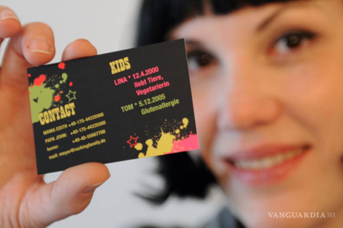 Madres con tarjetas de visita, una nueva moda
