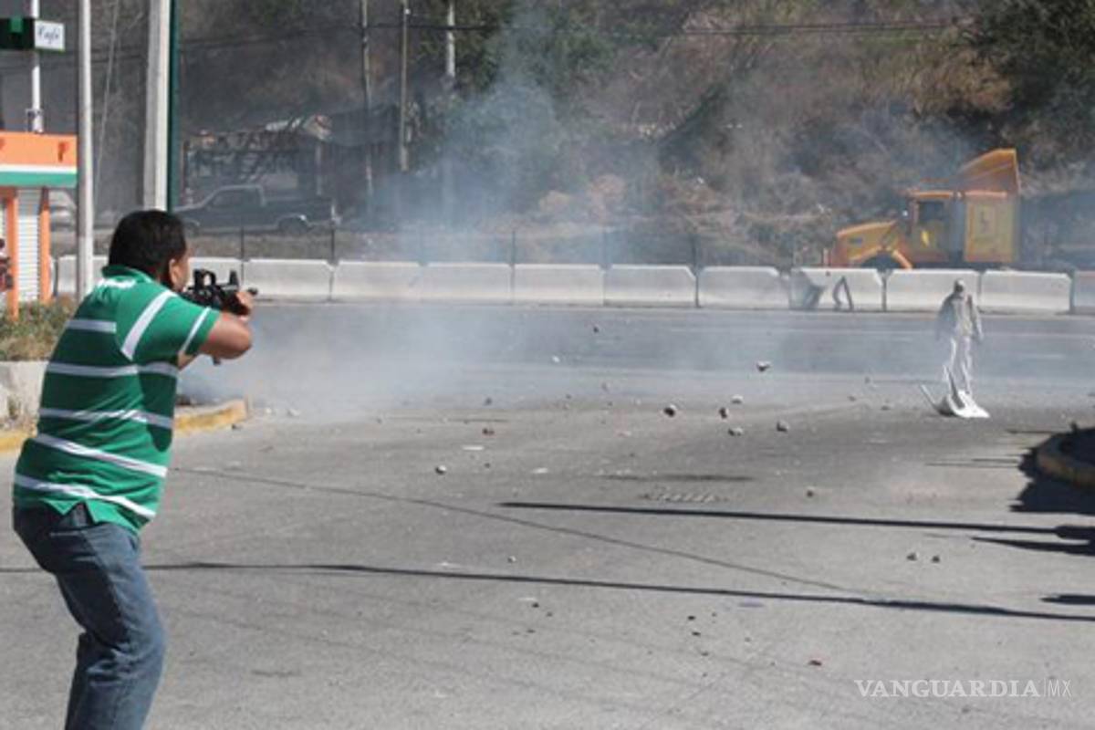 Exhibe Guerrero video de protesta de normalistas
