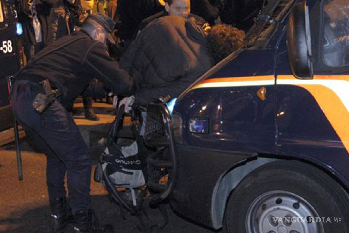 La Policía reprime a los 'indignados' durante &lt;EM&gt;cabalgata alternativa&lt;/EM&gt;