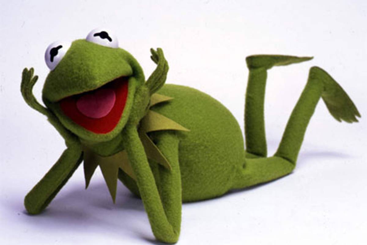 Kermit La Rana, rodeado de caos, locura y...