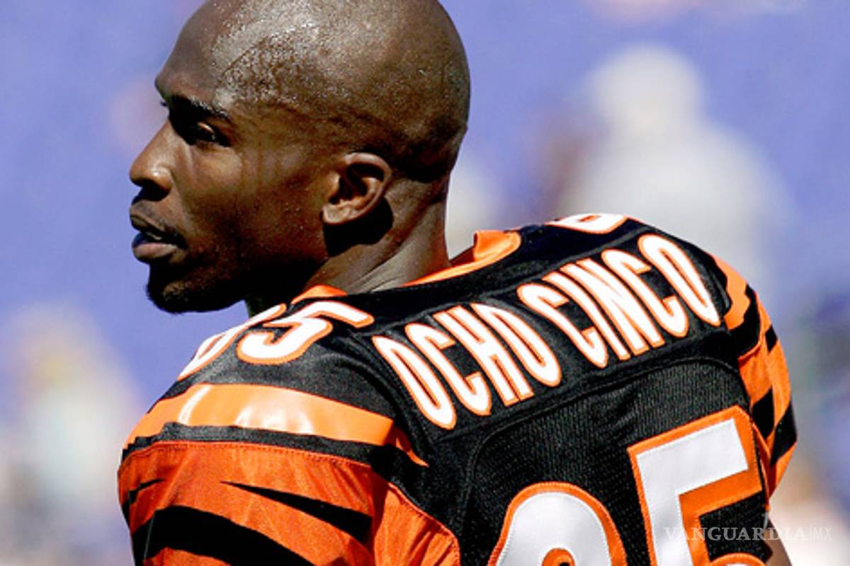 Chad Ochocinco y Omar Bravo serían compañeros en la cancha