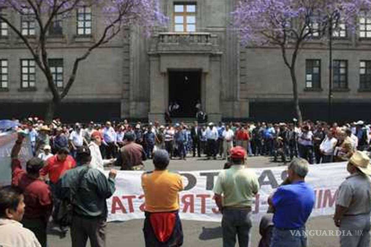 Electricistas demandan al gobierno federal cumplir acuerdos para que vuelvan a laborar