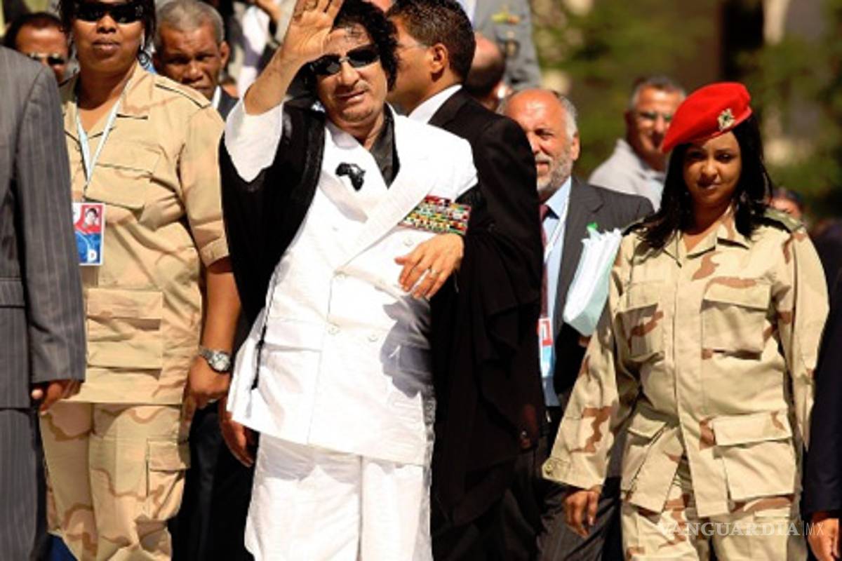 Gaddafi dejó verse de nuevo con sus amazonas personales