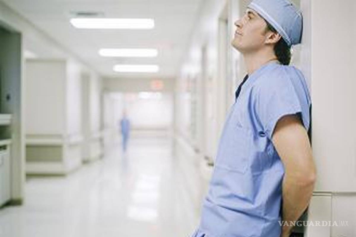 Afecta a 40% de médicos residentes el estrés al tratar pacientes: Inper