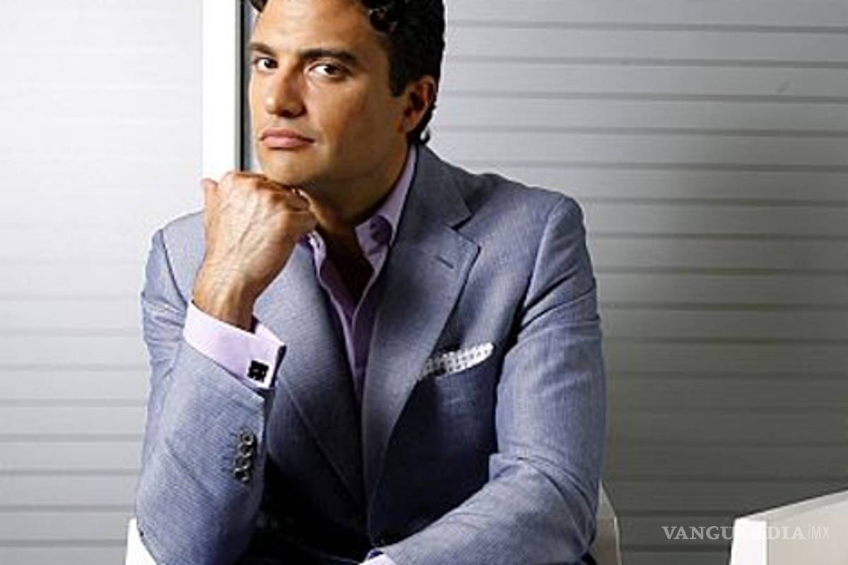 Jaime Camil ya se subió a los tacones para interpretar a Eva