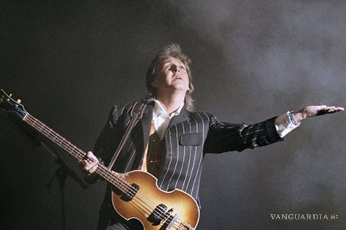 Dona Paul McCartney su mítico bajo