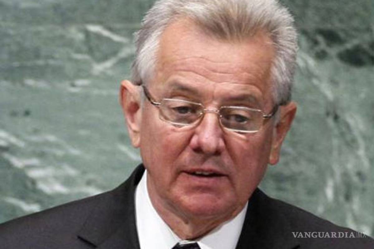 Presidente de Hungría dimite, tras escándalo por plagiar tesis