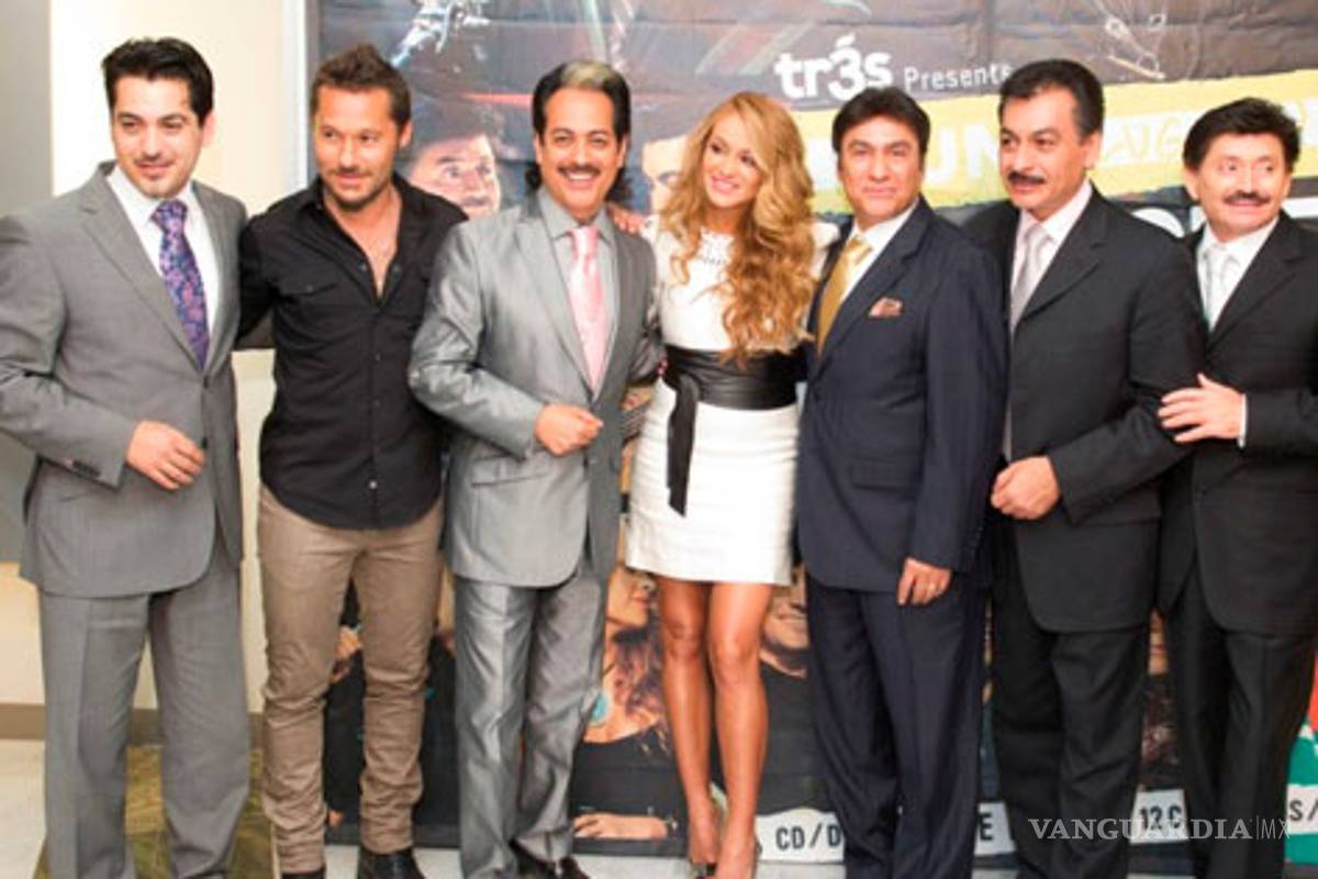 Paulina Rubio ¿De gira con los Tigres del Norte?