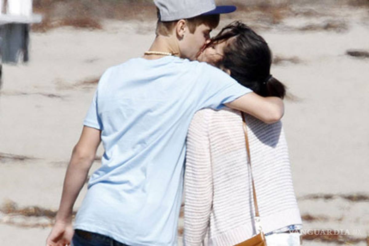 Romántico paseo con playa y besos de Justin Bieber y Selena Gomez