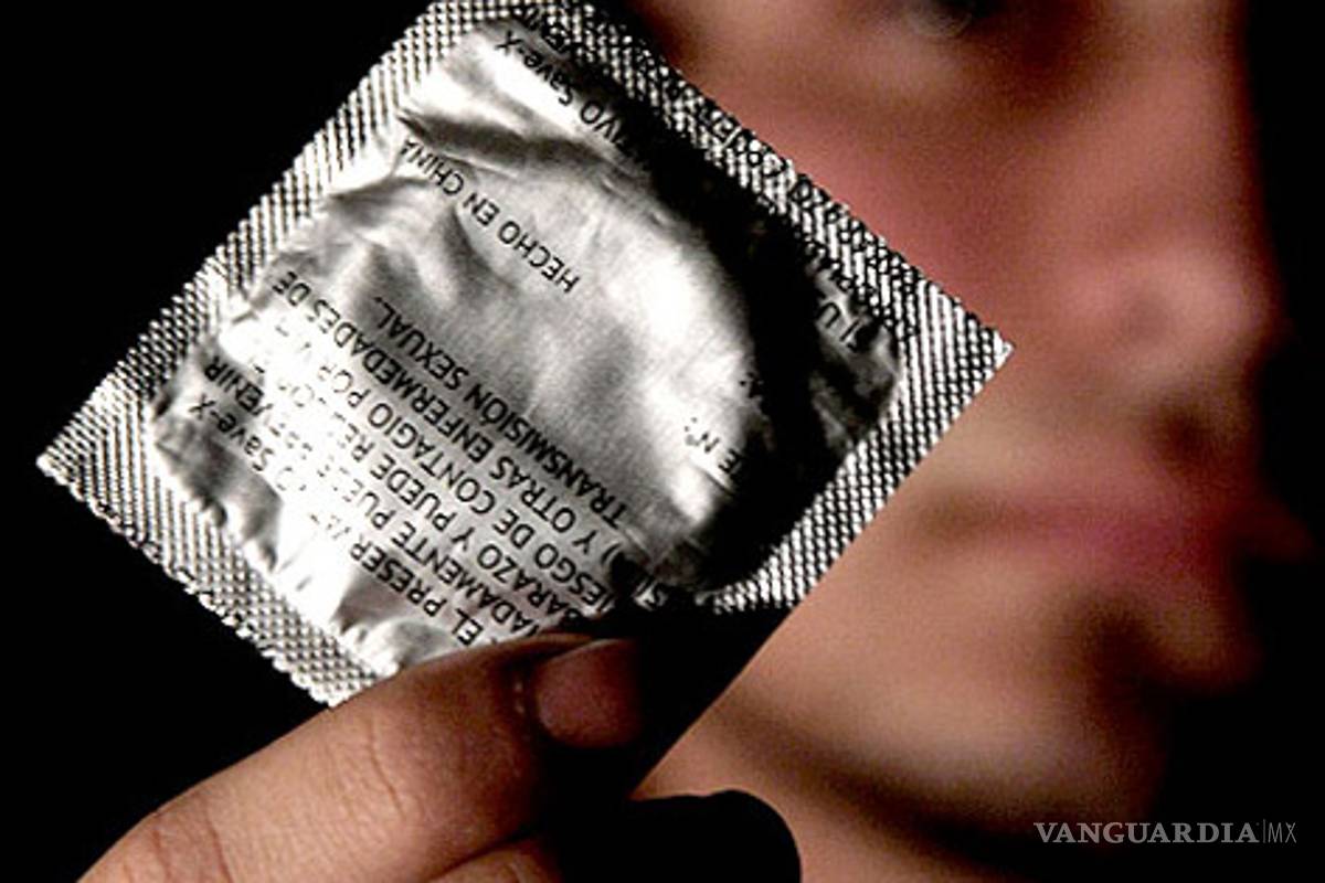 Usar condón, recomendación del IMSS a hombres
