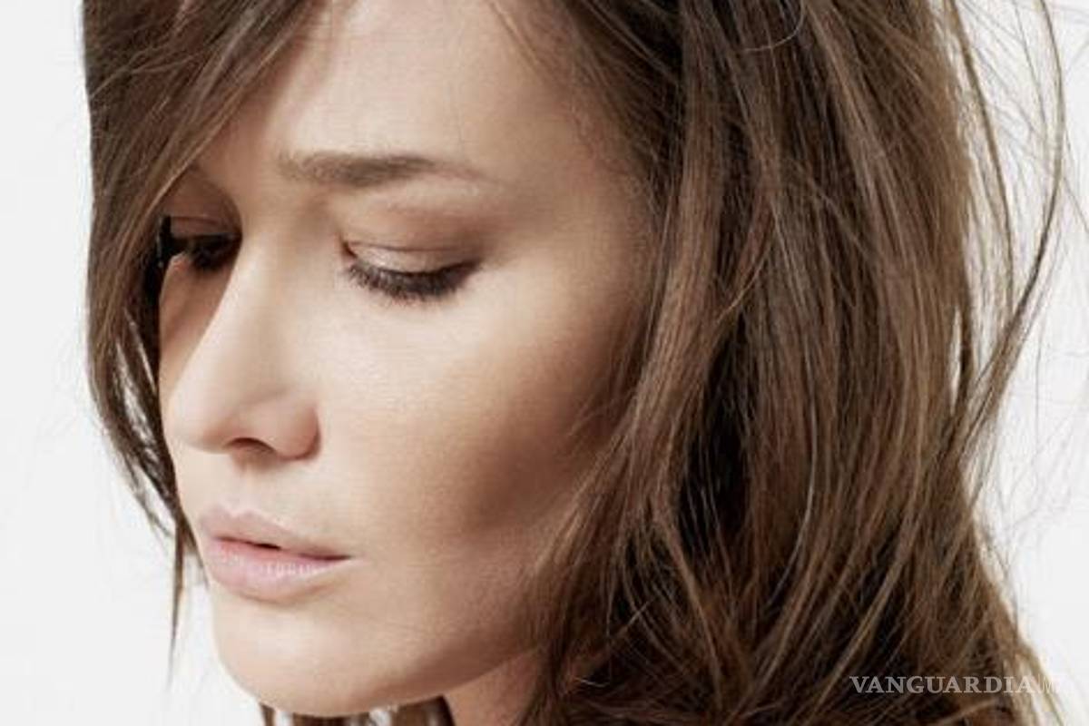 Del Elíseo al estudio, Carla Bruni presenta nuevo single