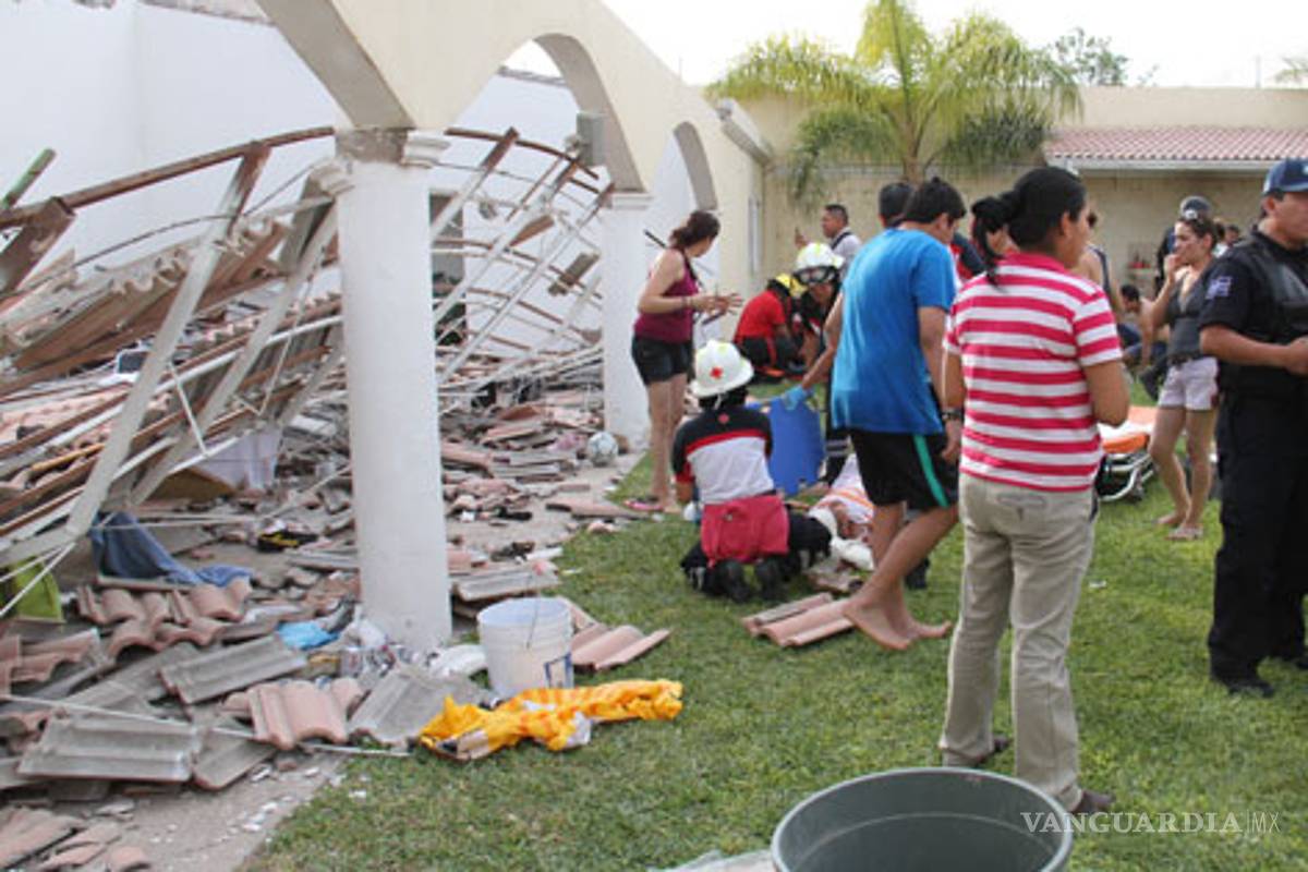 Se derrumba estructura metálica en Quinta, 16 lesionados