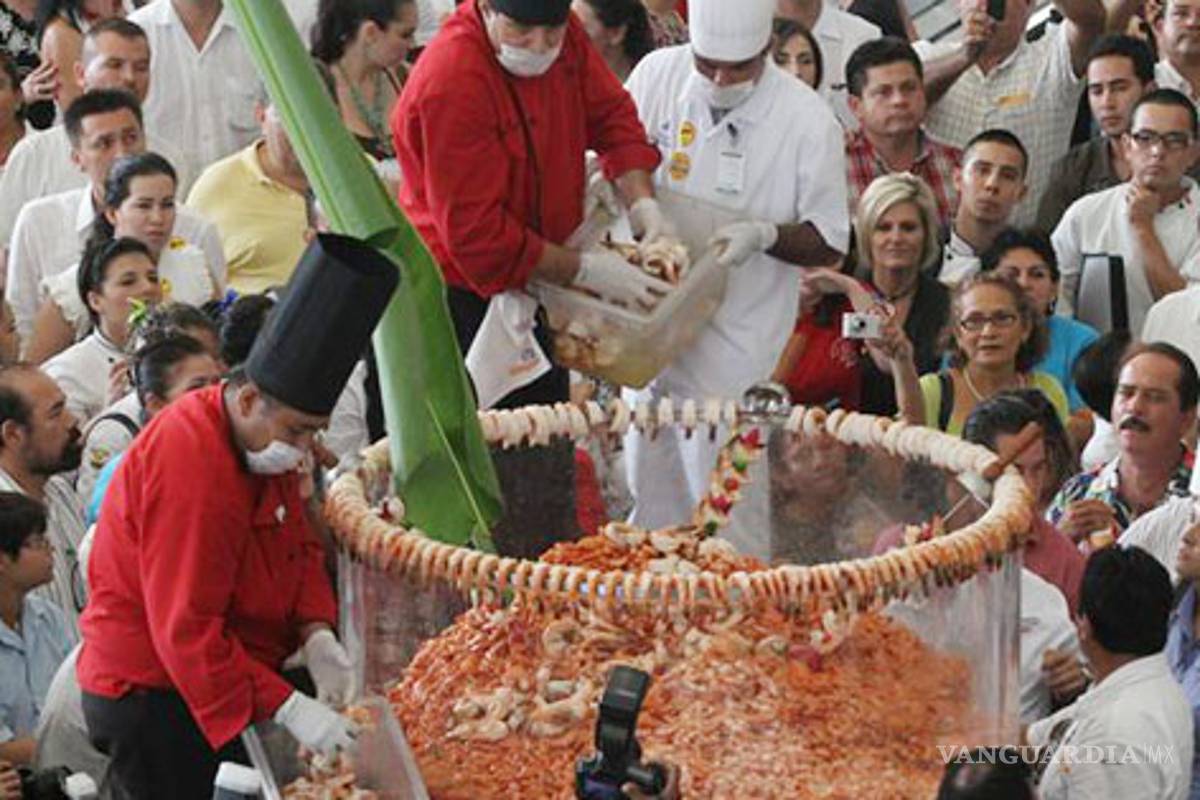 México logra el coctel de camarón más grande del mundo