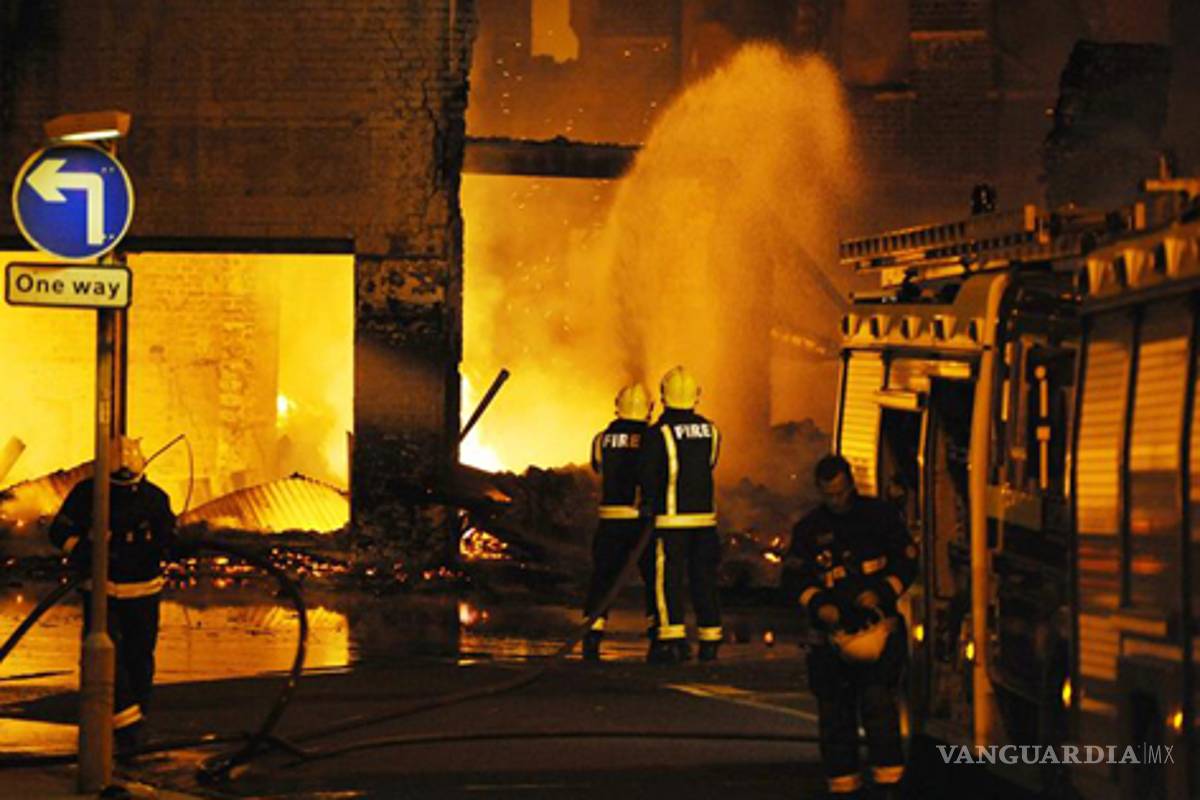 Twitter y BlackBerry &quot;facilitan&quot; disturbios en GB