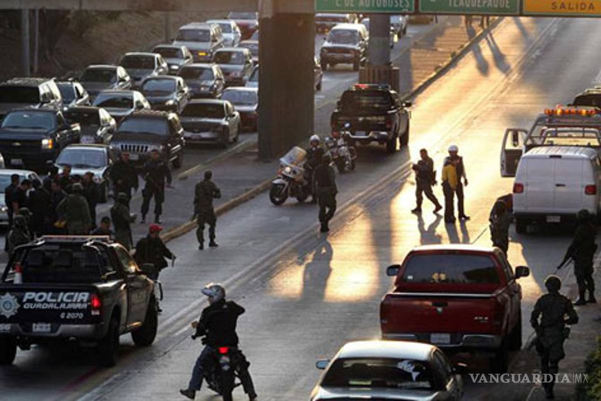 PGR investiga caso de cuerpos en Glorieta de los Arcos del Milenio