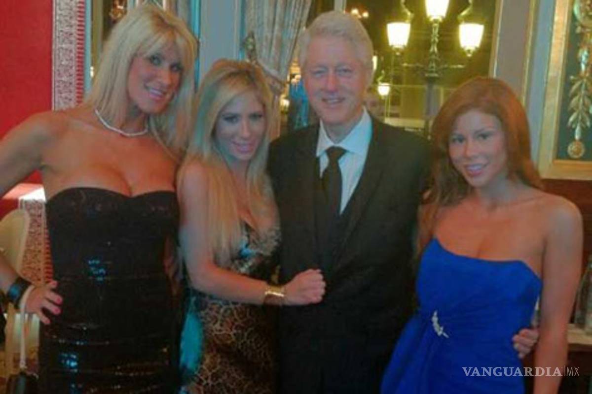 Bill Clinton en nuevo escándalo, posa con actrices porno