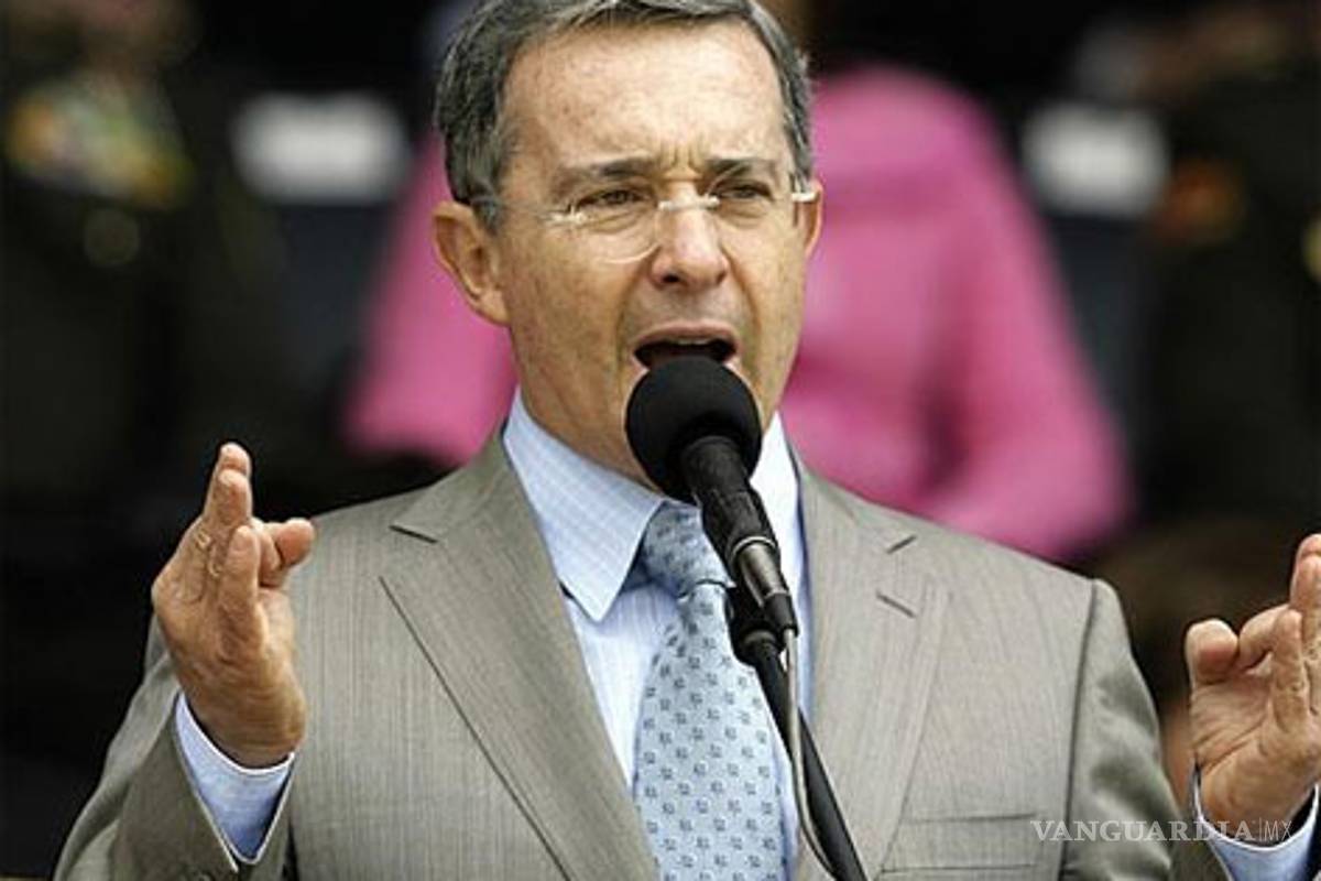 Piden investigar a Alvaro Uribe por 'tortura sicológica'