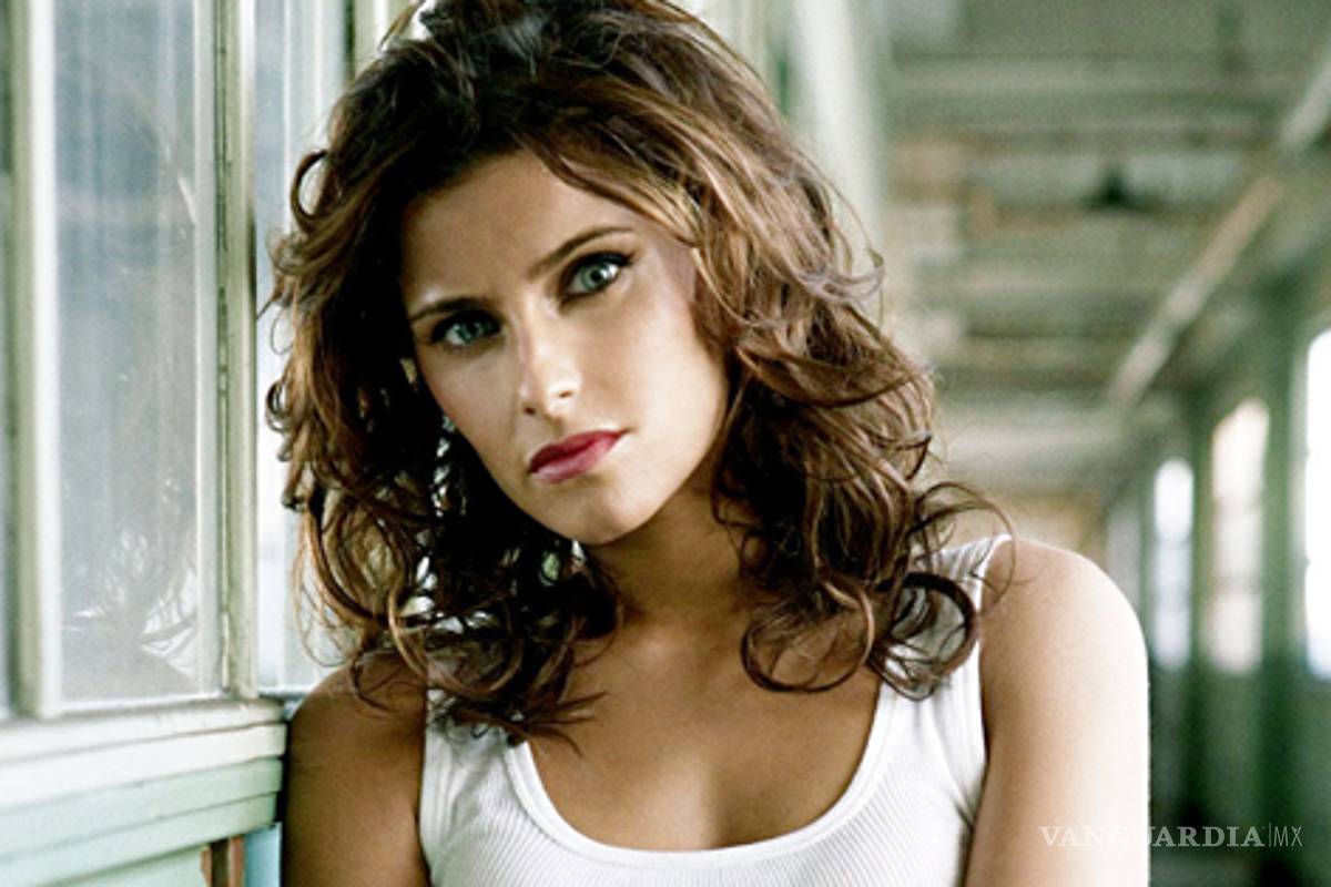 Celebra Nelly Furtado sus 10 años en la música