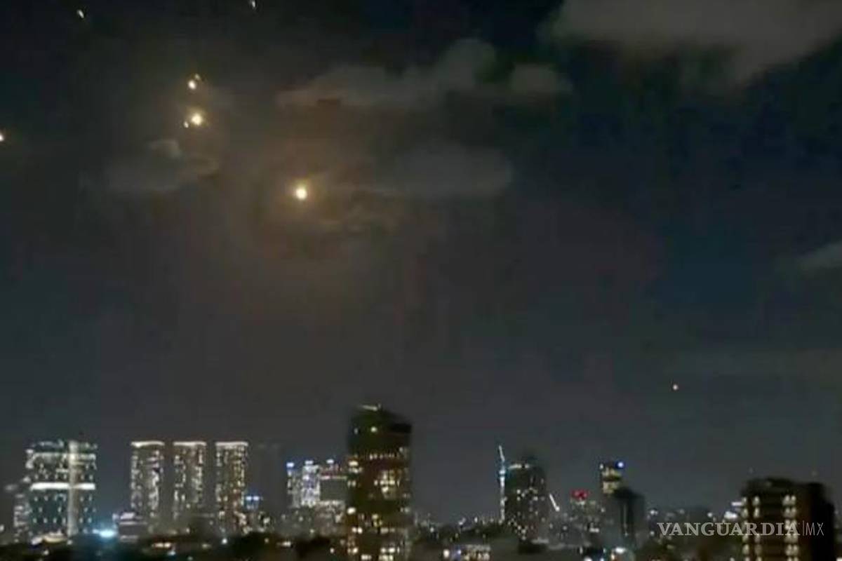 Irán lanza más de 100 misiles balísticos en ataque contra Israel, ordenan a civiles a ir a refugios antiaéreos