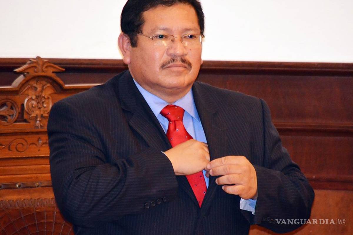 Propone presidente del Partido Social Demócrata Independiente que sean delito los chistes sobre gays