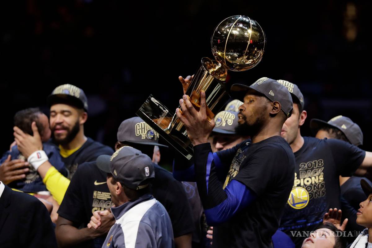 Cuatro victorias, seis títulos en su historia, un Bicampeonato y los Warriors conquistan la NBA con triunfo abrumador
