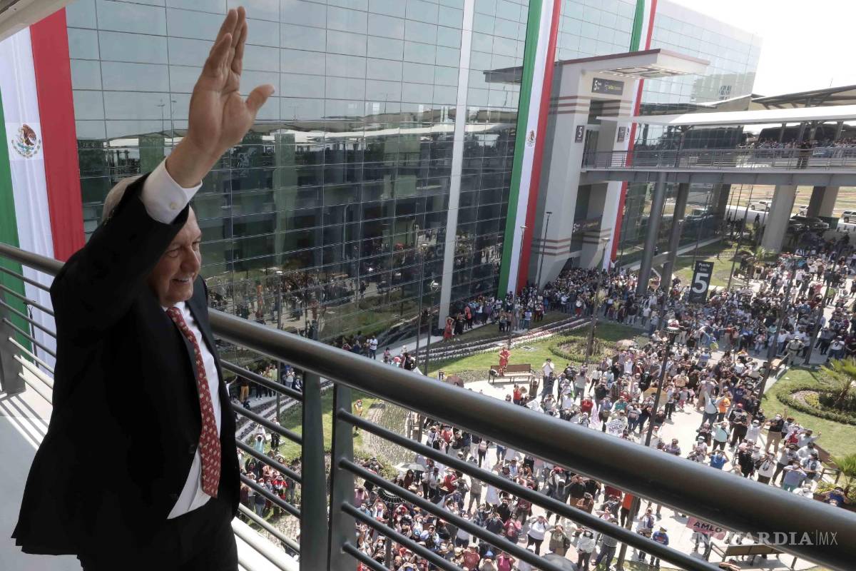 Aprovechan familias día feriado para visitar el AIFA; comerciantes instalan vendimias